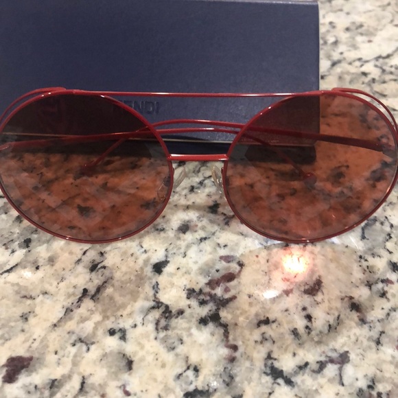 Fendi sunglasses - Picture 5 of 7